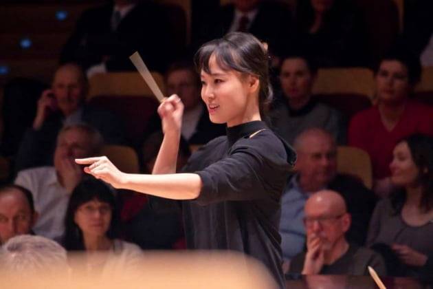오는 25일 서울 잠실 롯데콘서트홀에서 한경arte필하모닉의 ‘코레아의 신부’ 전곡 연주를 지휘하는 김여진 빈 심포니 부지휘자. 김여진 제공