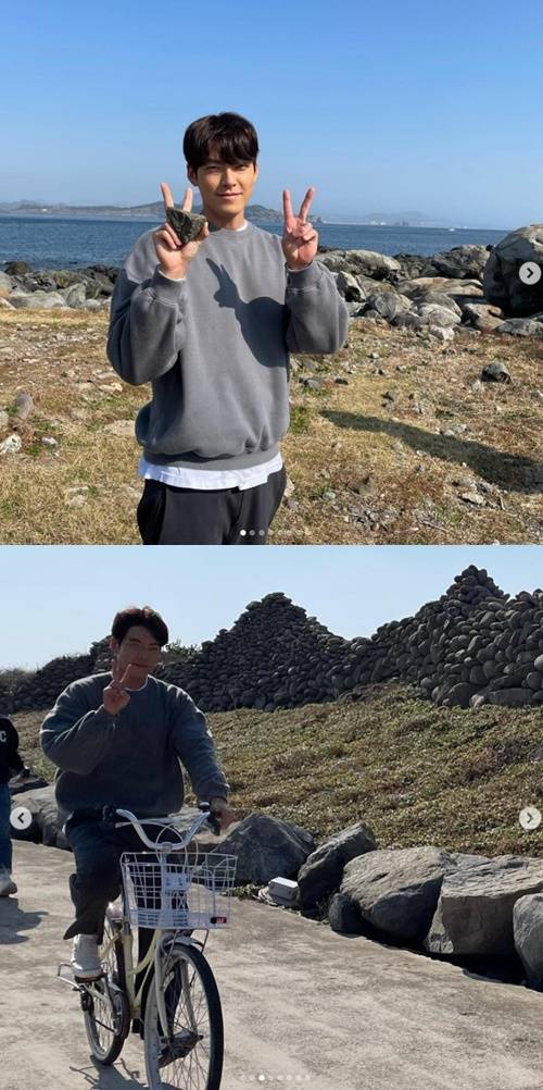 배우 김우빈이 ‘우리들의 블루스’ 촬영 인증샷을 공개했다. 사진=김우빈 인스타그램