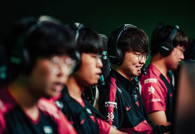 라이엇 게임즈 플리커.