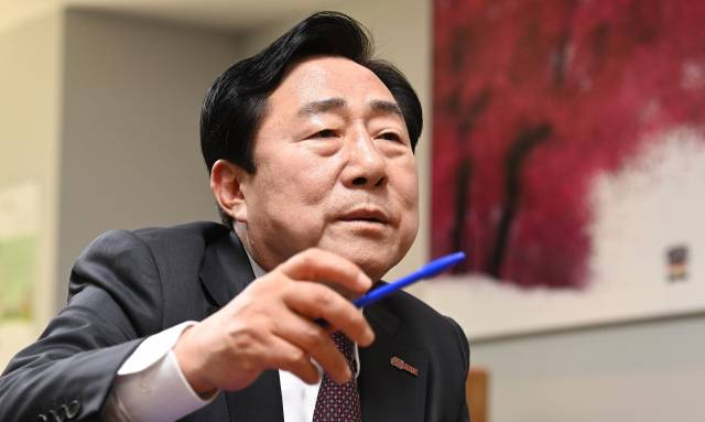 김기문 중소기업중앙회 회장이 중기중앙회 창립 60주년을 맞아 기념 인터뷰를 하고 있다. 오승현 기자