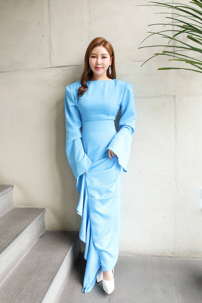 전국투어 콘서트를 앞둔 송가인 , 사진 포켓돌스튜디오.