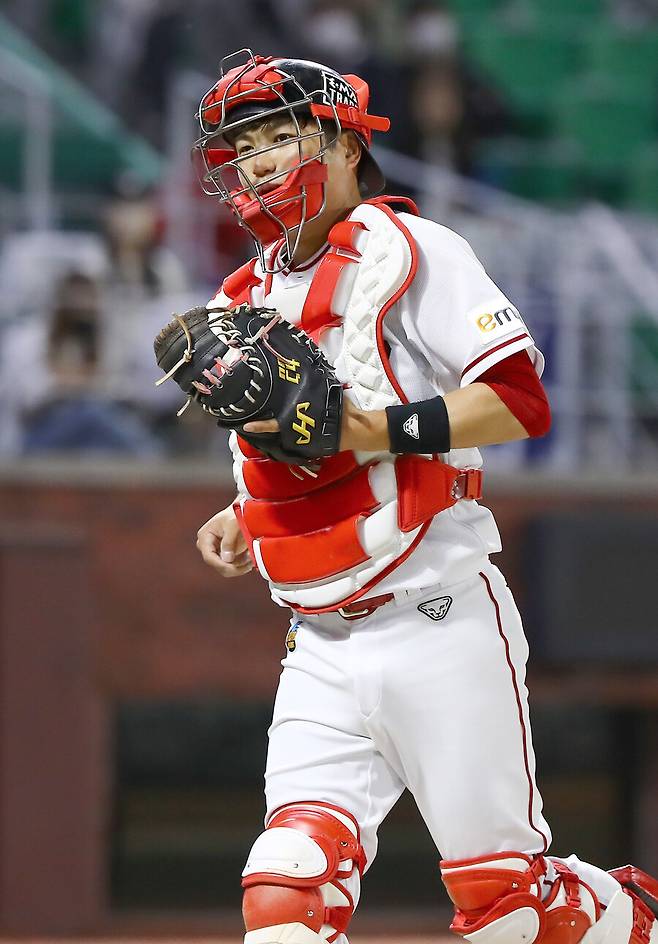 ▲ 이적 후 안정적인 수비력을 보여줬다는 평가를 받는 SSG 김민식 ⓒSSG랜더스