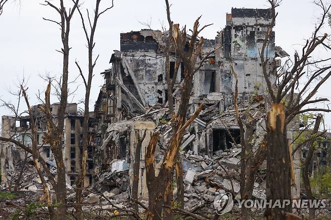 러시아군의 폭격으로 폐허가 된 마리우폴의 건물들. [타스 연합뉴스 자료사진]