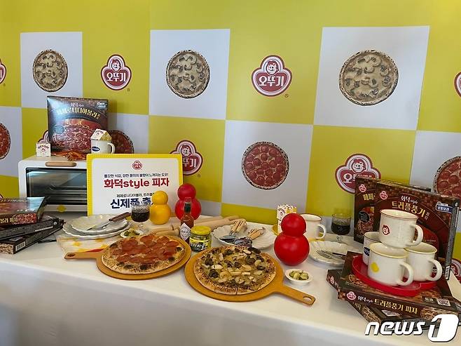 오뚜기는 화덕 스타일 냉동 피자 '페페로니디아볼라·트러플풍기' 2종을 출시한다고 밝혔다. © 뉴스1 신민경 기자