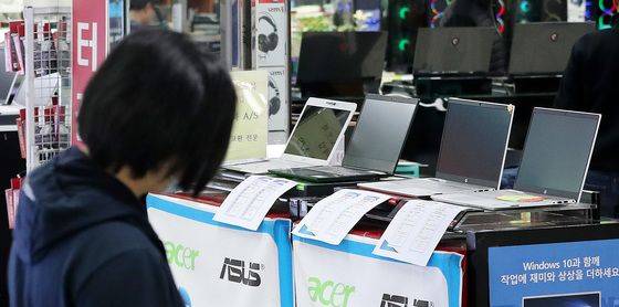 원격근무와 온라인 학습 대신 사무실/하이브리드 근무, 대면 수업을 선택하는 기업과 학교가 늘고 있다. (사진=뉴스1)