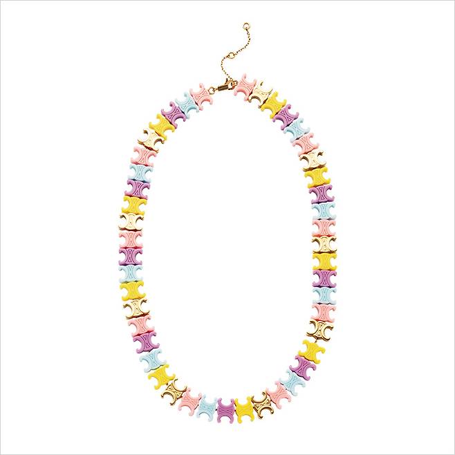 캔디를 연상시키는 로고 네크리스는 가격 미정, Celine.