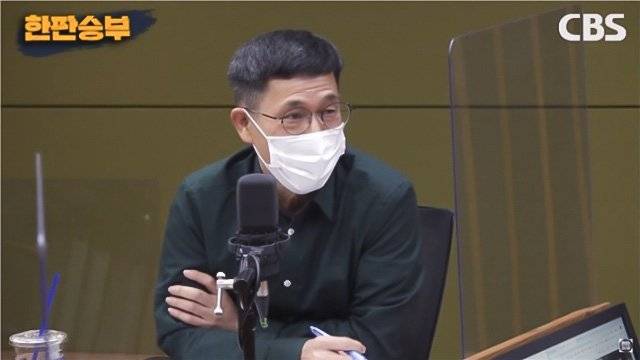 진중권 전 동양대 교수. [사진 CBS 한판승부 유튜브 캡처]