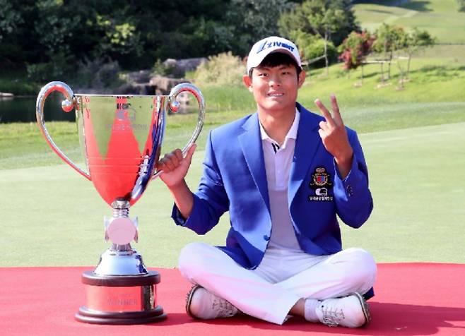 2022시즌 KPGA 코리안투어 우리금융챔피언십에서 우승한 장희민 프로./사진=지벤트골프단