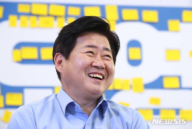 [제주=뉴시스] 뉴시스 제주취재본부와 인터뷰하는 오영훈 더불어민주당 제주도지사 후보.