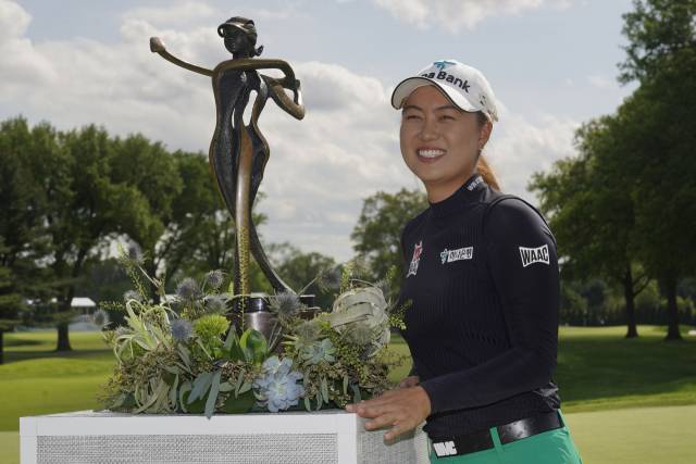 우승한 뒤 포즈를 취하는 이민지. AP연합뉴스