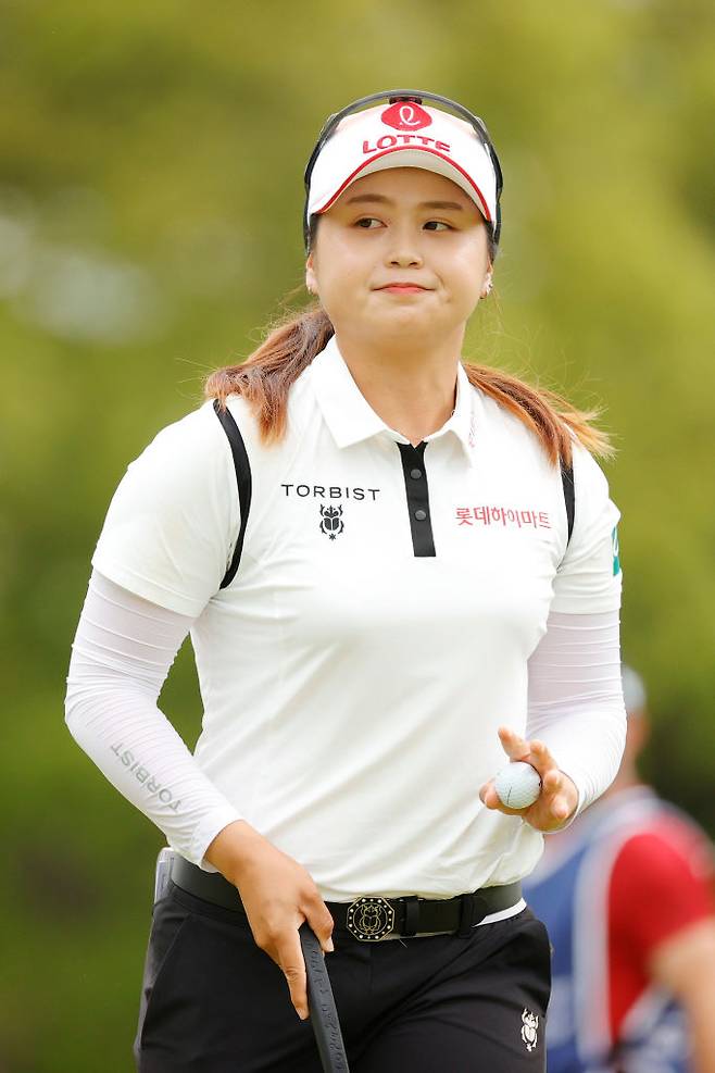 최혜진이 16일 미국 뉴저지주 클리프턴 어퍼 몽클레어CC에서 열린 LPGA 투어 코그니전트 파운더스컵 최종라운드 1번홀을 파로 마치고 있다. ㅣ게티이미지
