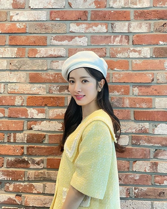 Bona posted several photos of herself on Instagram on Wednesday.In the photo, Bona is dressed in a yellow tweezers jacket and berets, with a youthful styling and a spring atmosphere in Bonas smile.Currently, WJSN members and Mnet Queendom 2 are showing various stages, and are under review for a new drama Chosun Lawyer.