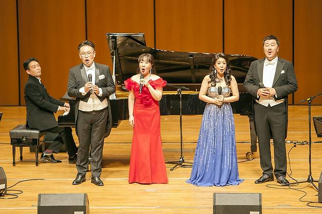 13일 오후 서울 구로구 구로아트밸리 예술극장에서 '2022 평화 콘서트 - 남북 가곡의 밤' 공연이 진행되고 있다.[한국경제문화연구원 제공. 재판매 및 DB금지]
