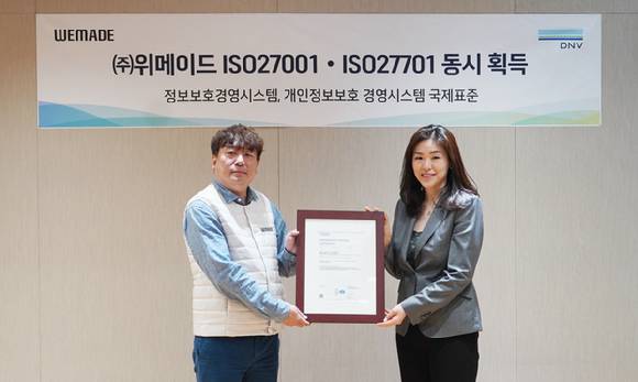 윤상호 위메이드 개발이사(좌), 이소영 DNV BA Korea 대표(우) [사진=위메이드]