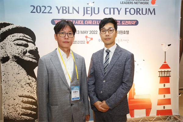 김형식 디자인킴스 대표(왼쪽)과 진대성 지브이인터내셔날 대표.