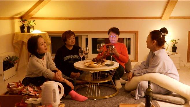 ‘같이 삽시다’ 이경진이 암 투병 후 이야기를 밝힌다.사진=KBS 제공