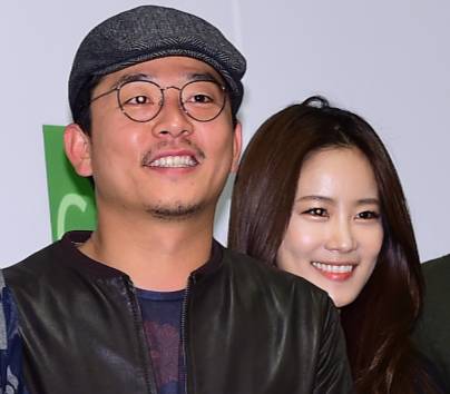 개그맨 김준호, 김지민 커플이 '돌싱포맨'을 통해 첫 동반 예능출연에 나선다. 사진은 김준호(왼쪽)와 김지민. /사진=뉴스1