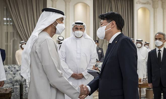 윤석열 대통령 특사 자격으로 아랍에미리트(UAE)를 방문한 장제원 국민의힘 의원(오른쪽). 외교부 제공