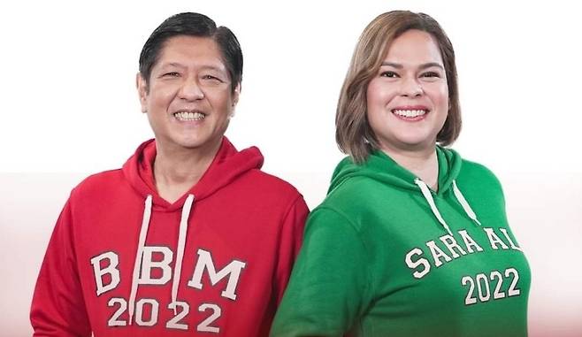 대통령 후보 페르디난드 봉봉 로무알데스 마르코스 주니어(왼쪽)와 부통령 후보 사라 두테르테.ⓒ트위터