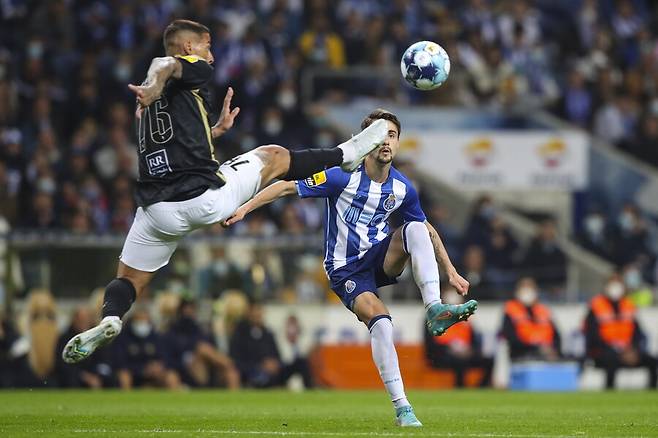 ▲ FC포르투의 파비우 비에이라(오른쪽)는 루이스 디아즈의 성공으로 더 신뢰를 얻는 중이다. ⓒ연합뉴스/EPA