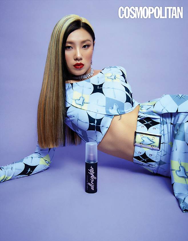 ▲코스모폴리탄 6월호 댄서 리정X어반디케이 화보. (사진=코스모폴리탄)