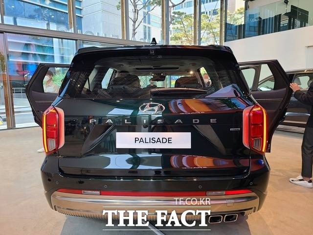 후면부는 안정감 있고 넓어진 스키드 플레이트와 트레일러 히치 덮개로 마무리했다. 더 뉴 팰리세이드의 후면. /정문경 기자