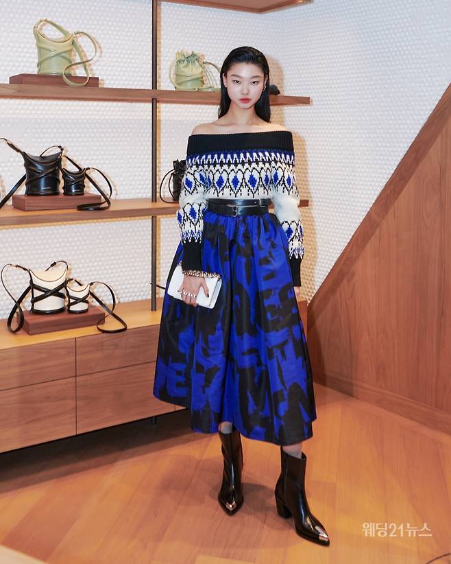 사진 : 알렉산더 맥퀸(Alexander McQueen), 롯데백화점 본점 리오프닝 행사 셀럽 '모델 배윤영 Bae Yoon Young'&nbsp;(사진제공 : 알렉산더 맥퀸)