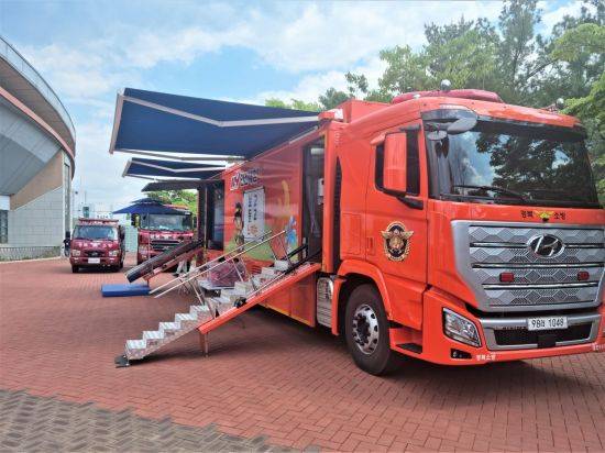 소방펌프차와 119구급차를 근접 배치해 안전사고에 대비하고 있다.