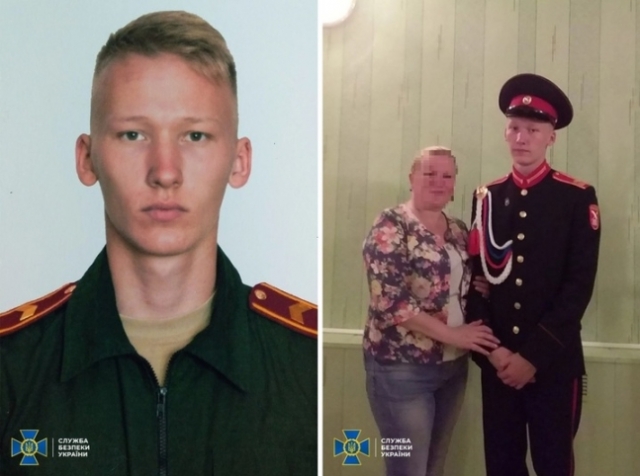 우크라이나 소녀를 집단 성폭행한 혐의를 받는 러시아 군인 파사코프 불랏 레나로비치. 오른쪽은 레나로비치가 어머니로 추정되는 여성과 예복을 입고 서 있는 모습. 우크라이나 보안국 홈페이지 캡처