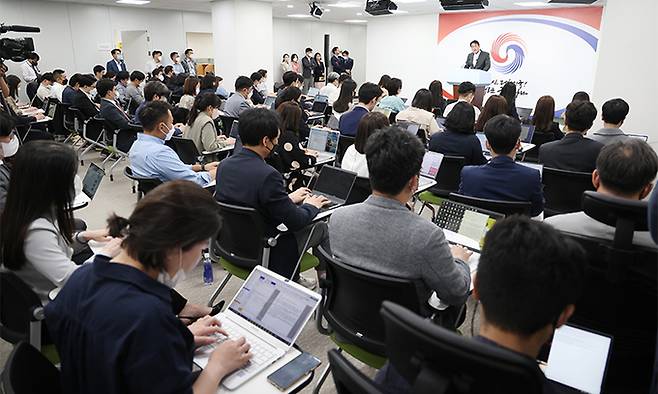 김태효 국가안보실 제1차장이 18일 서울 용산 대통령실 청사 오픈라운지에서 한미 정상회담 관련 브리핑을 하고 있다. 연합뉴스