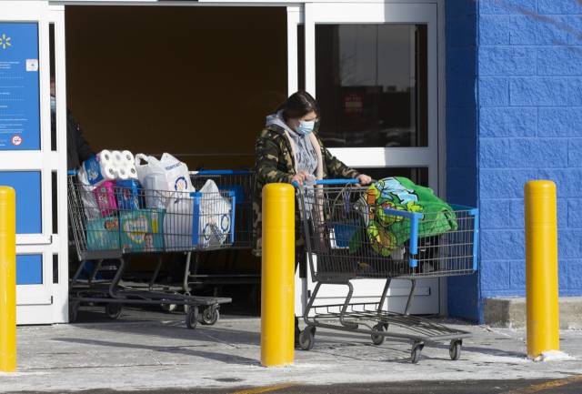 인플레에 미국 가계가 똑같은 상품과 서비스를 구매하기 위해서는 1년 전보다 월평균 341달러를 더 지출해야 한다. 연합뉴스