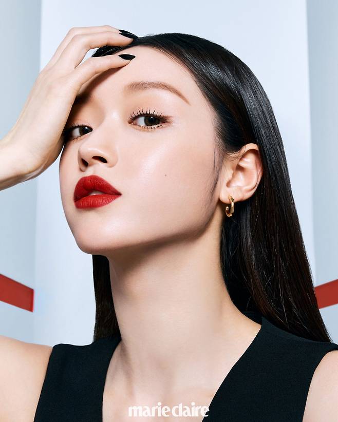 가수 유아. 마리끌레르 , 입생로랑 뷰티 (YSL BEAUTY) 제공.