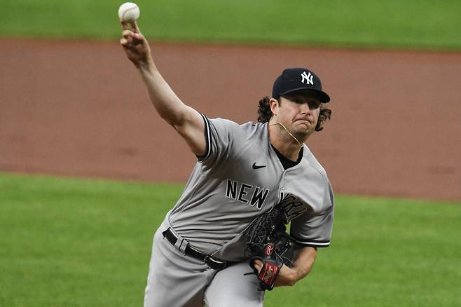 뉴욕 양키스 게릿 콜이 19일(한국시각) 캠든야즈에서 벌어진 볼티모어 오리올스전에 선발등판해 1회말 투구를 하고 있다. USATODAY연합뉴스