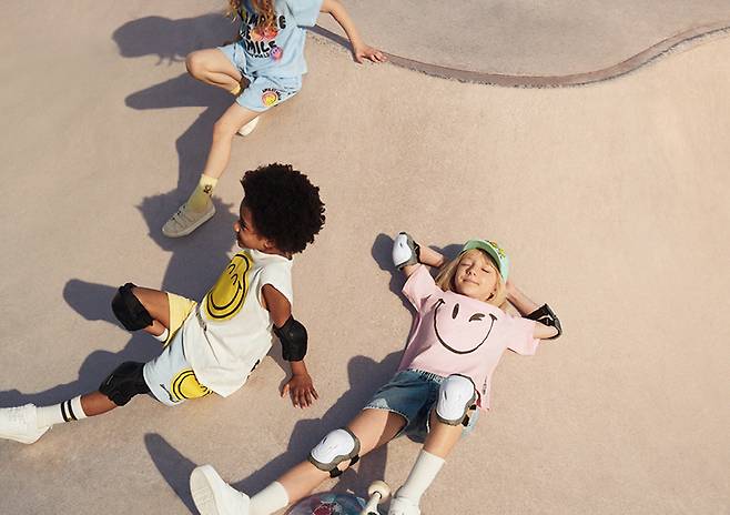 스마일리월드xHM_키즈 콜라보 (사진제공 : H&M)