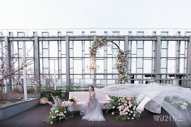 사진 : 노보텔 앰배서더 서울 동대문 웨딩 쇼케이스, 새롭게 단장한 '그랜드볼룸&nbsp;라온 & 루프톱 가든' 이색적인 웨딩