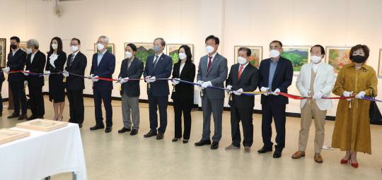 홍성문화원은 18일 최덕휴 화백 탄생 100주년 기념 작품 초대전 개막식과 함께 최 화백의 나라사랑 정신과 예술세계를 재조명 하는 학술 세미나를 가졌다. 사진=홍성문화원 제공