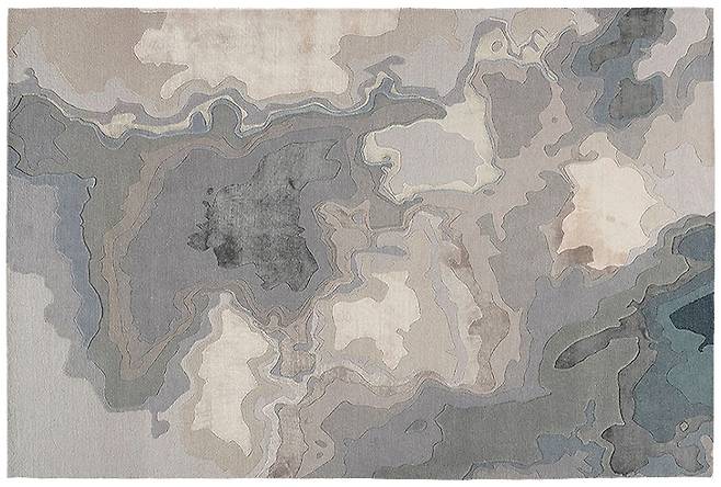 고대 양탄자 제작 기술과 현대 디자이너들의 창조성이 결합했다. 가까이서 보면 실제 툰드라 지형처럼 높낮이로 표현된 입체감을 느낄 수 있는 ‘툰드라(Tundra)’는 가격 미정, The Rug Company by Kindspace.