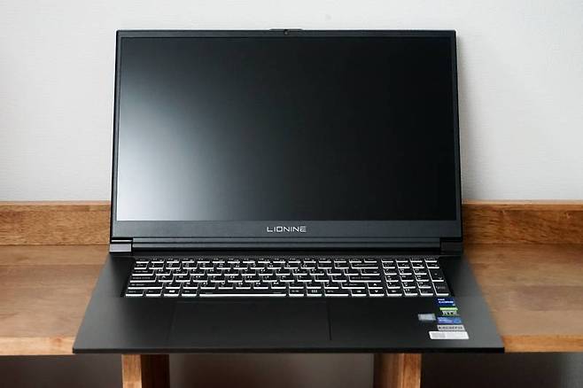 11세대 코어 i7-11800H 프로세서와 RTX 3050 Ti가 적용돼있다. 출처=IT동아