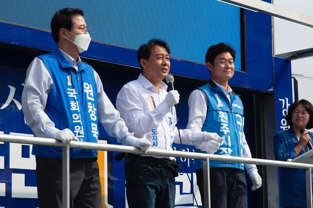 ▲ 더불어민주당 이광재 강원도지사 후보는 19일 원주의료원 사거리에서 원창묵 원주갑 국회의원보궐선거 후보, 구자열 원주시장 후보와 거리유세를 가졌다.