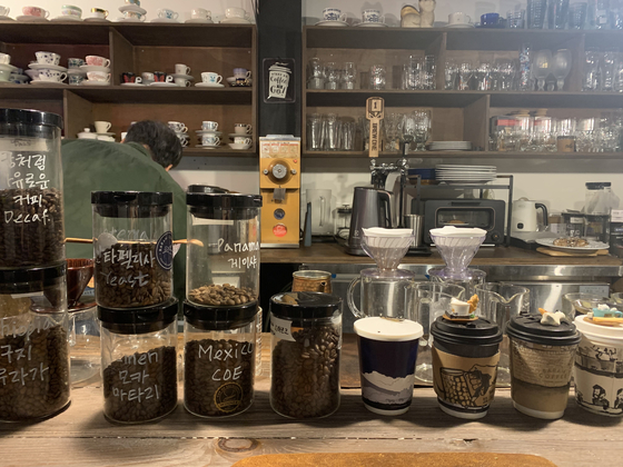 Different coffee beans at Baram Coffee [LEE JIAN]