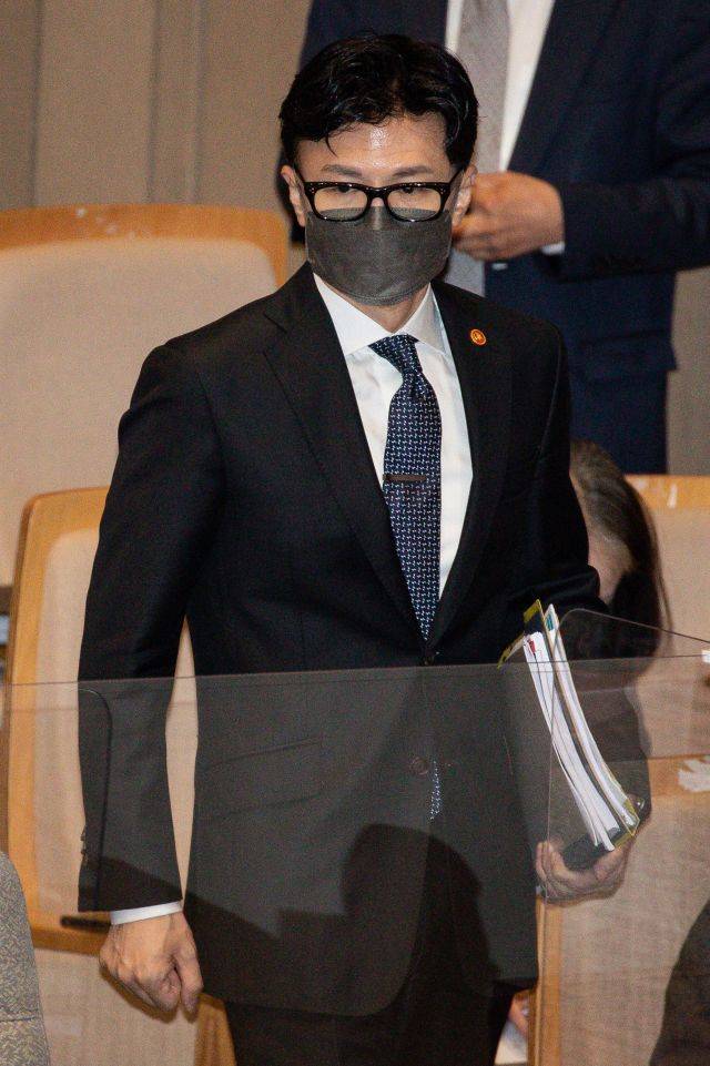 한동훈 법무부 장관이 19일 오전 국회에서 열린 예산결산특별위원회 전체회의에 출석하고 있다. 연합뉴스