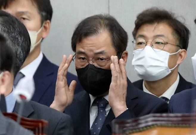 윤재순 대통령비서실 총무비서관이 이달 17일 서울 여의도 국회에서 열린 운영위원회 전체회의에 출석해 자리하고 있다. / 사진제공=뉴시스