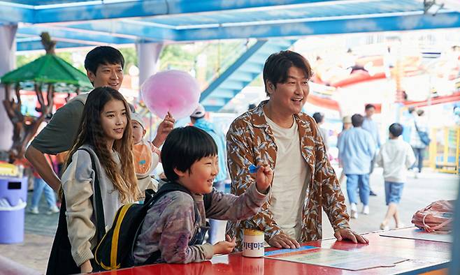 제75회 칸 영화제가 열리고 있는 프랑스 남부 휴양도시 칸이 한국 영화와 배우들로 빛나고 있다. 한국 감독과 배우가 참여한 작품 6편이 극장에 걸려 전 세계 영화인들을 사로잡는다.