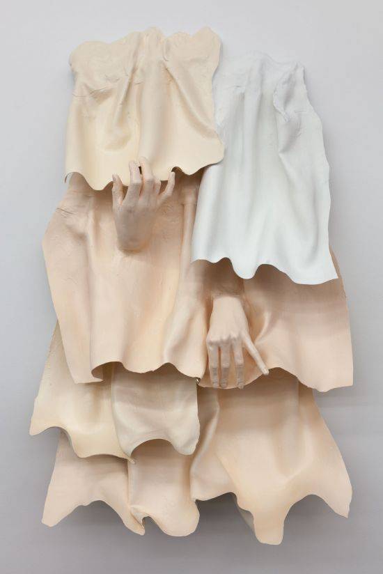 헤르마프로디토스의 폭로 II, 2017, 화이버글래스 직물, 레진, 에폭시 점토, 은박, 페인트, 99 x 61 x 18 cm. 곽영준 作. 사진제공 = 아르코미술관