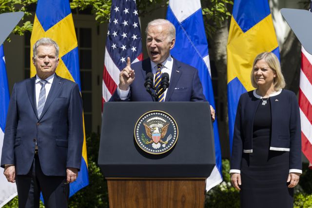 바이든 미국 대통령(가운데), 니니스퇴 핀란드 대통령(왼쪽), 안데르손 스웨덴 총리. UPI연합뉴스