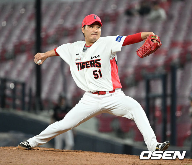 KIA 타이거즈 필승맨 전상현이 힘차게 투구하고 있다./OSEN DB