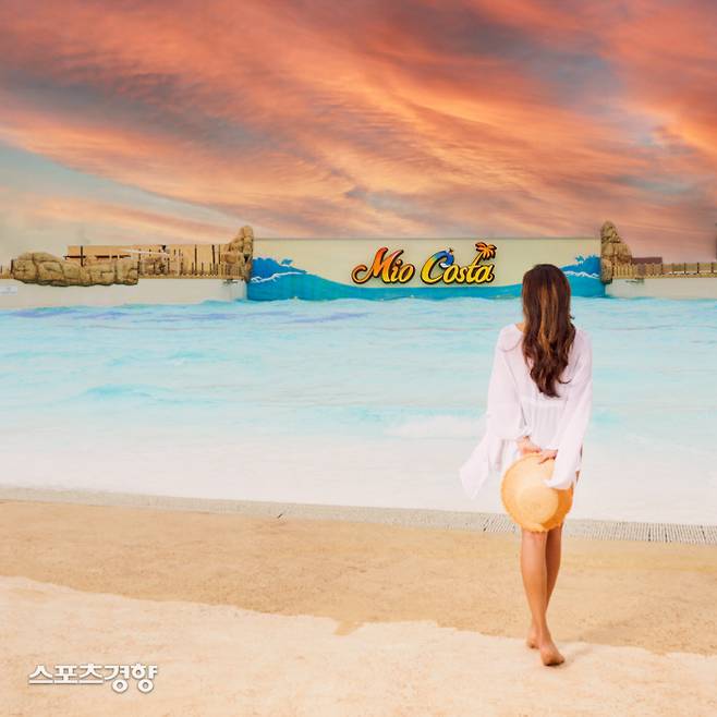 미오 코스타에서 서해의 노을을 바라보며 즐기고 있다.