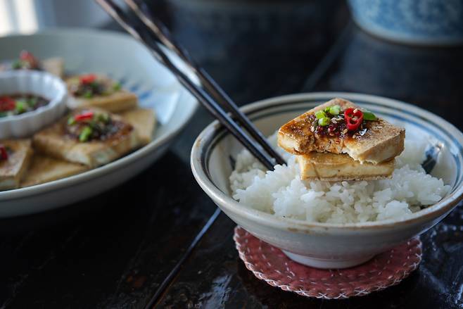 Dububuchim, crispy Korean pan-fried tofu (Holly Ford)