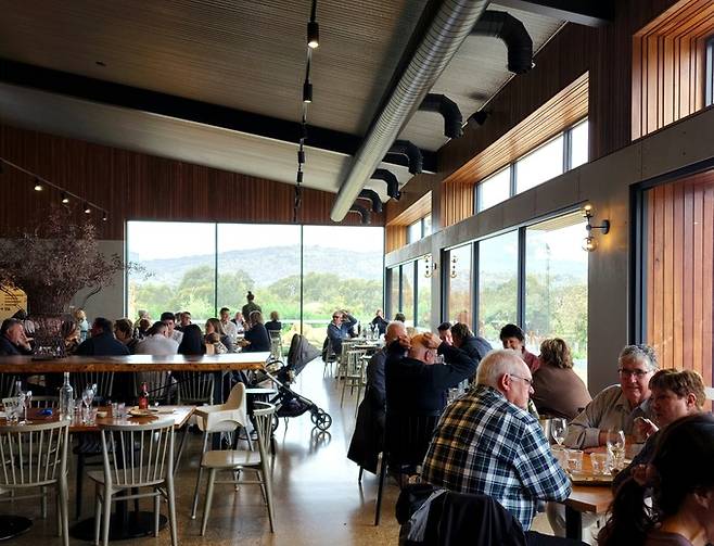 파울스 와인즈 레스토랑