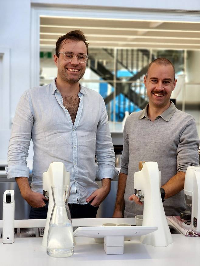 인더스트리 빈 창업자 트레버와 스티븐 시몬스 형제